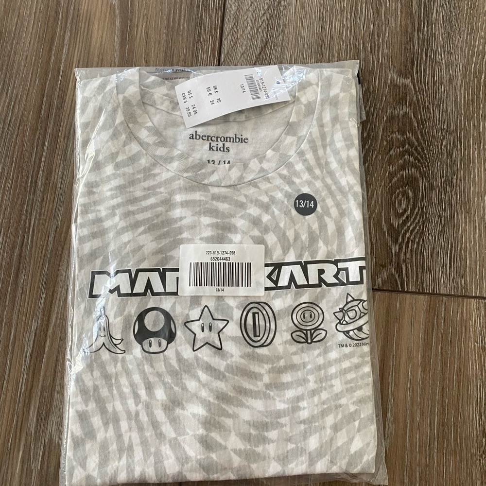 Mario kart graphic tee/ Abercrombie - Picture 2 of 4